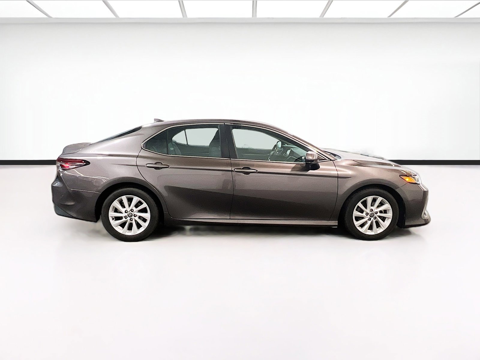 Used 2021 Toyota Camry LE FWD image 21
