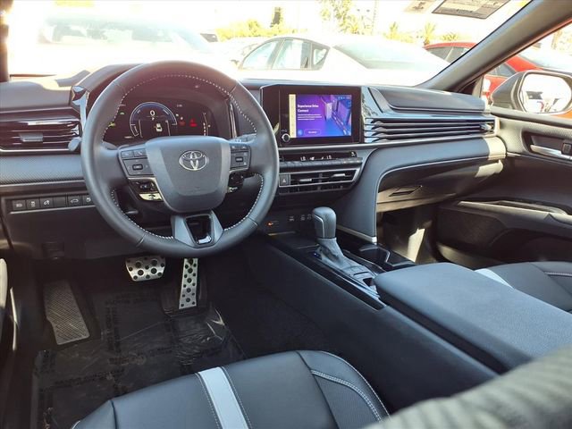 Used 2025 Toyota Camry SE image 9