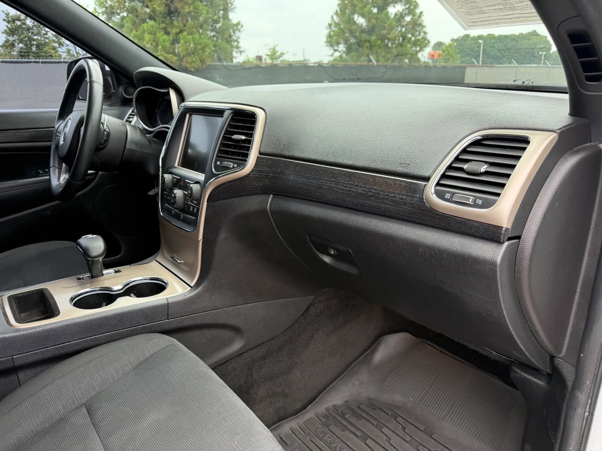 Used 2014 Jeep Grand Cherokee Laredo w/ Security & Convenience Group AWD/4WD image 19