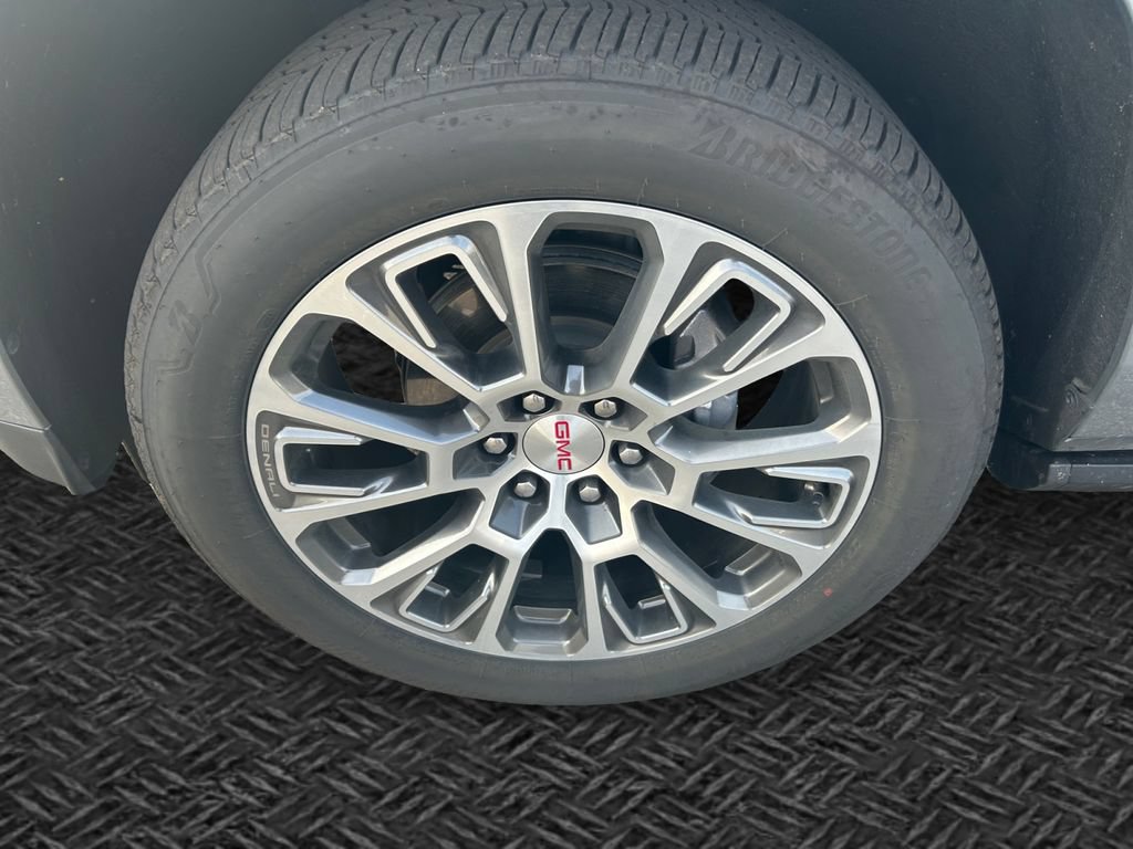 Used 2026 GMC Yukon XL Denali w/ Sun & Power Step Package AWD/4WD image 11