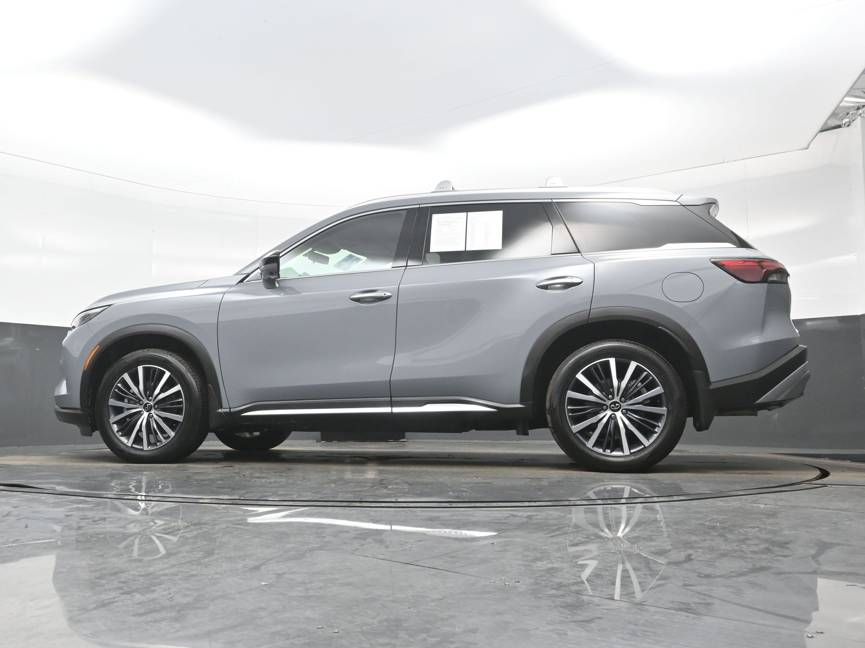 Used 2025 INFINITI QX60 Sensory w/ Vision Package image 30