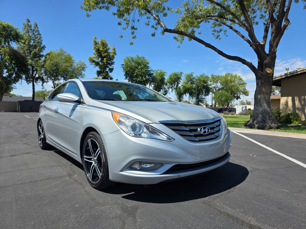 Used 2012 Hyundai Sonata SE w/ Navigation & Sunroof Pkg