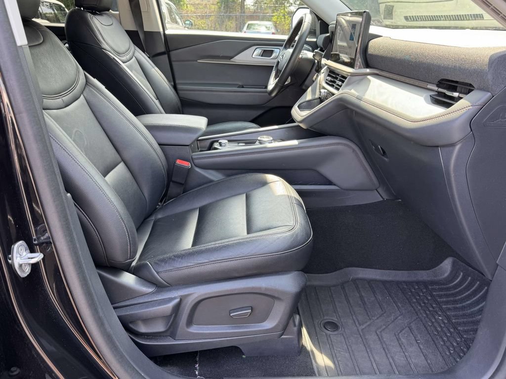 Used 2025 Ford Explorer Active RWD image 14