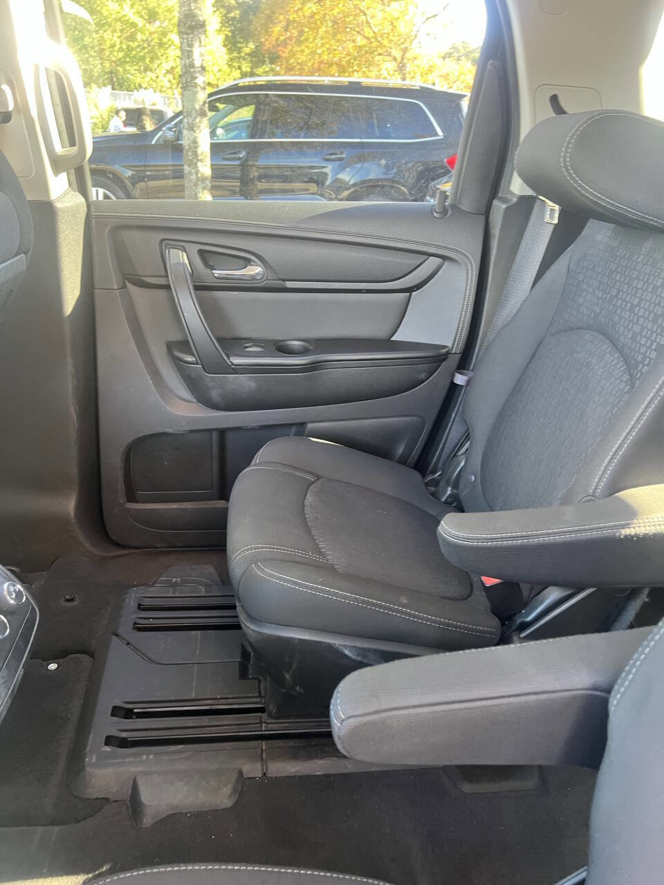 Used 2014 GMC Acadia SLE image 23