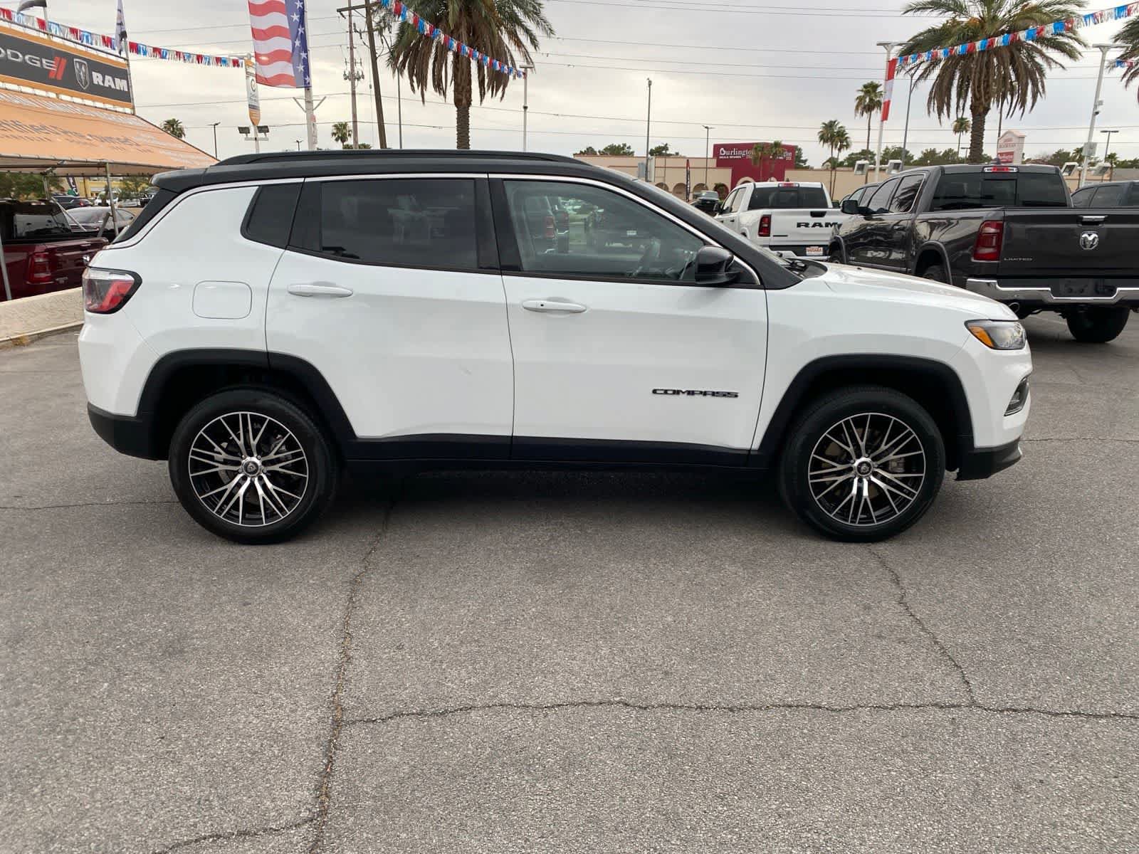 Used 2025 Jeep Compass Limited AWD/4WD image 5