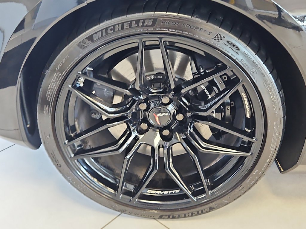 Used 2025 Chevrolet Corvette Z06 RWD image 9