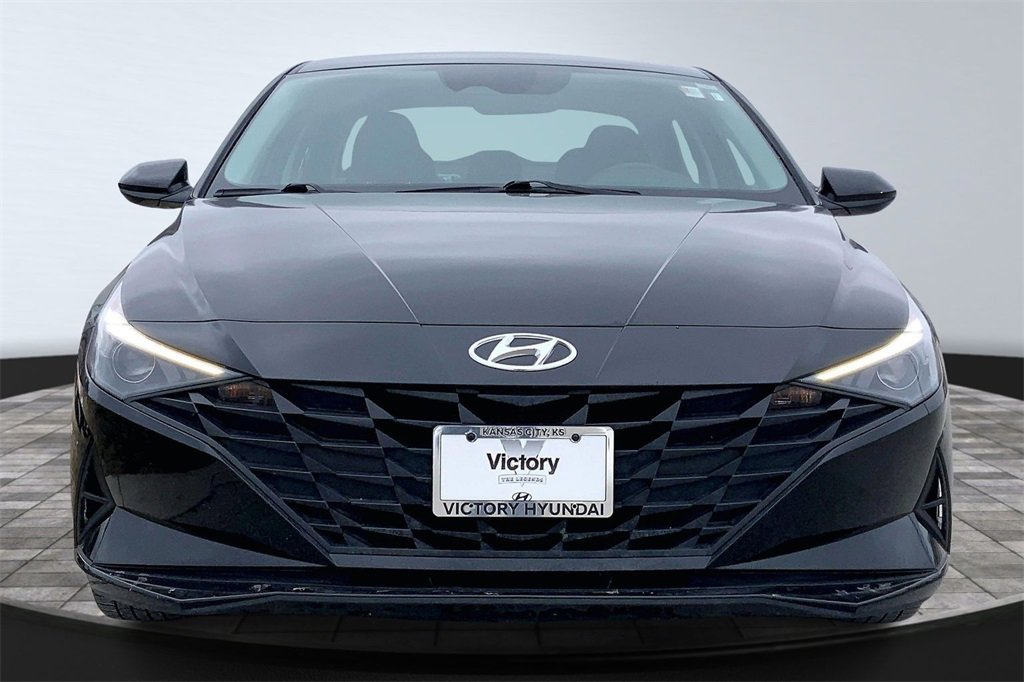 Used 2023 Hyundai Elantra SEL image 2