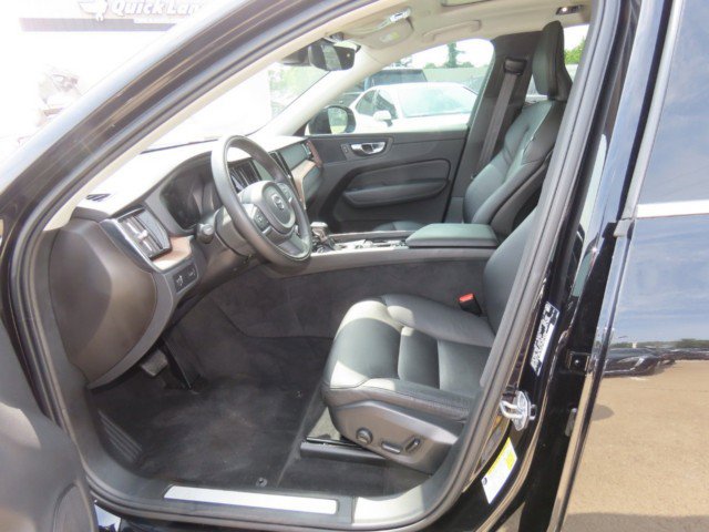 Used 2021 Volvo XC60 T5 Momentum w/ Advanced Package FWD image 24