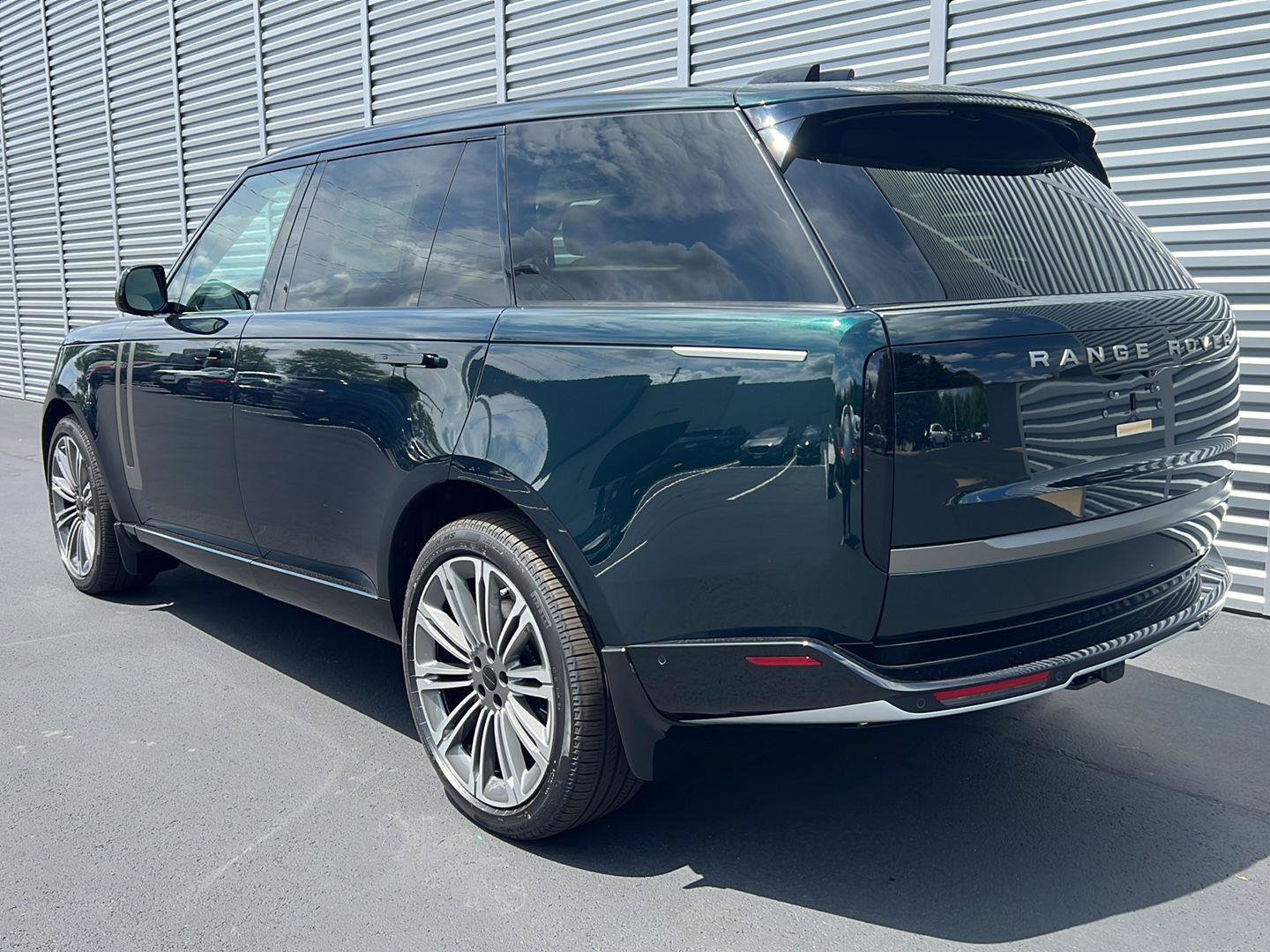 New 2026 Land Rover Range Rover Long Wheelbase SE AWD/4WD image 3