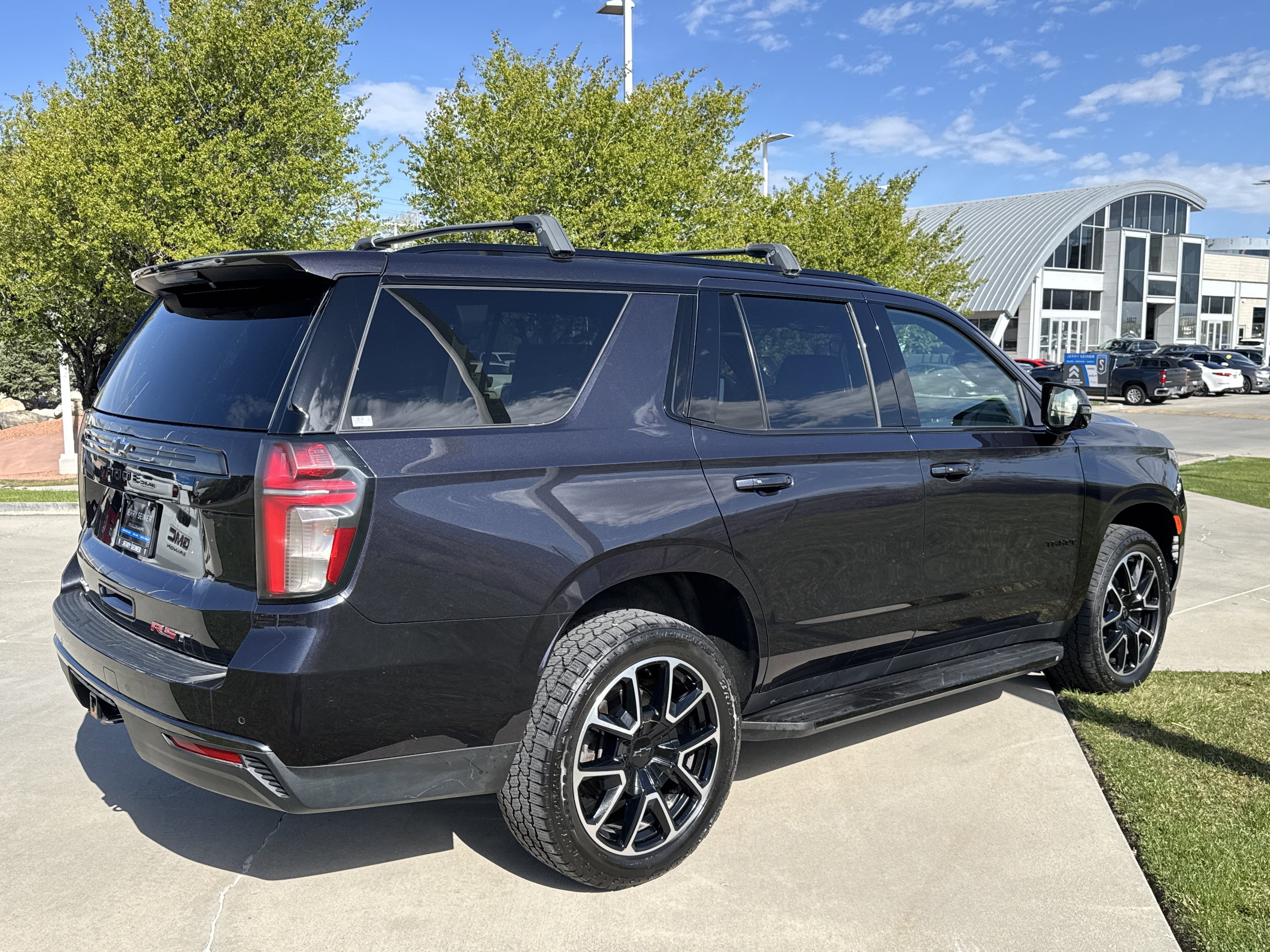 Used 2022 Chevrolet Tahoe RST w/ Luxury Package AWD/4WD image 5