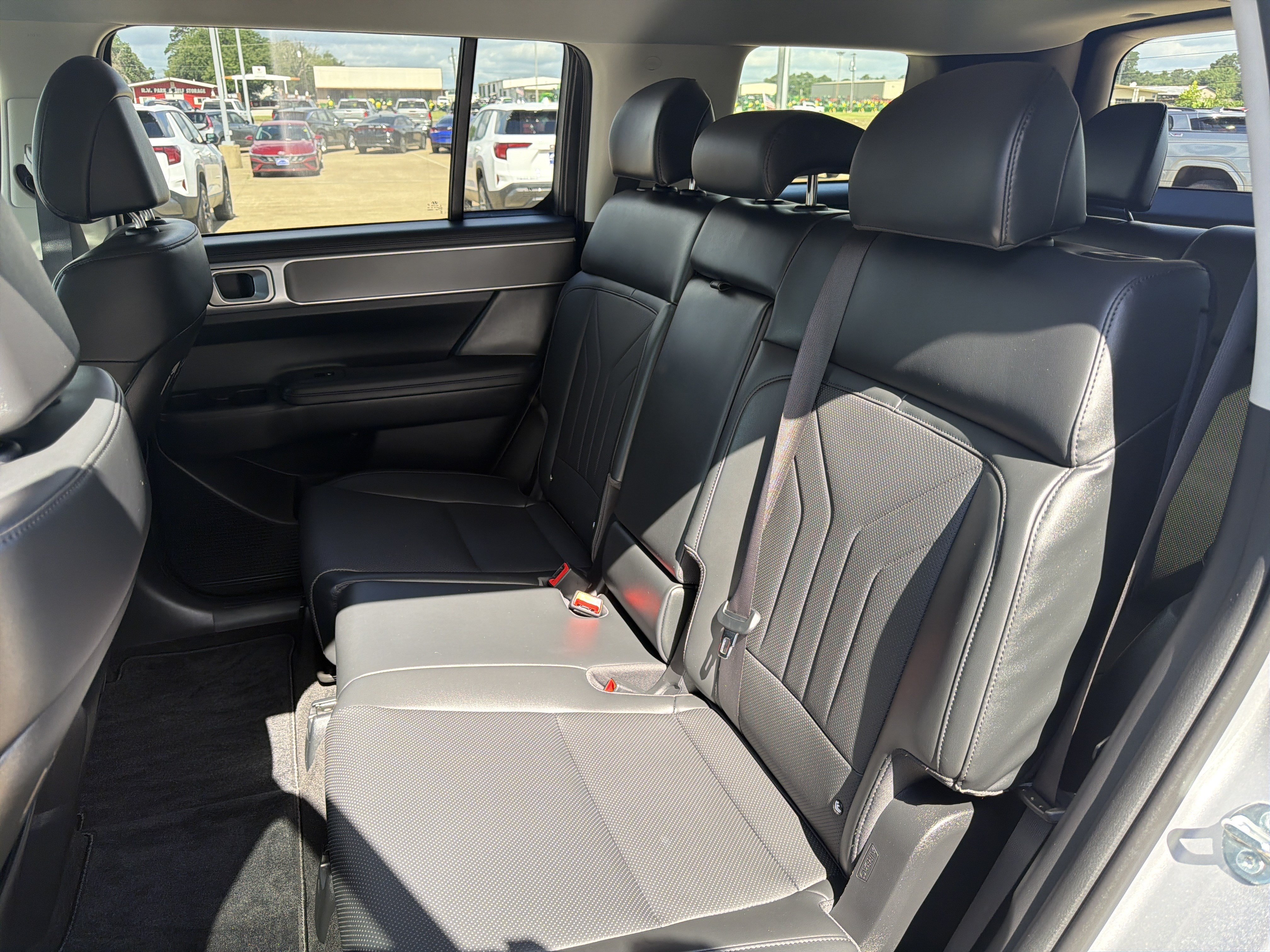 Used 2025 Hyundai Santa Fe SEL FWD image 6