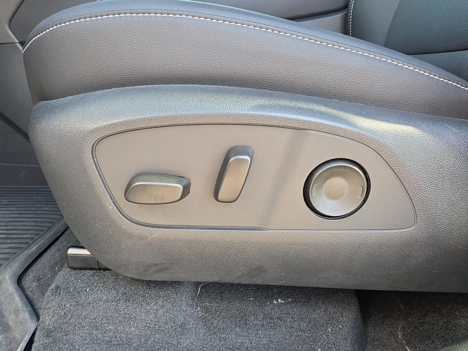 Used 2026 Chevrolet Traverse LT w/ Driver Confidence Package FWD image 17