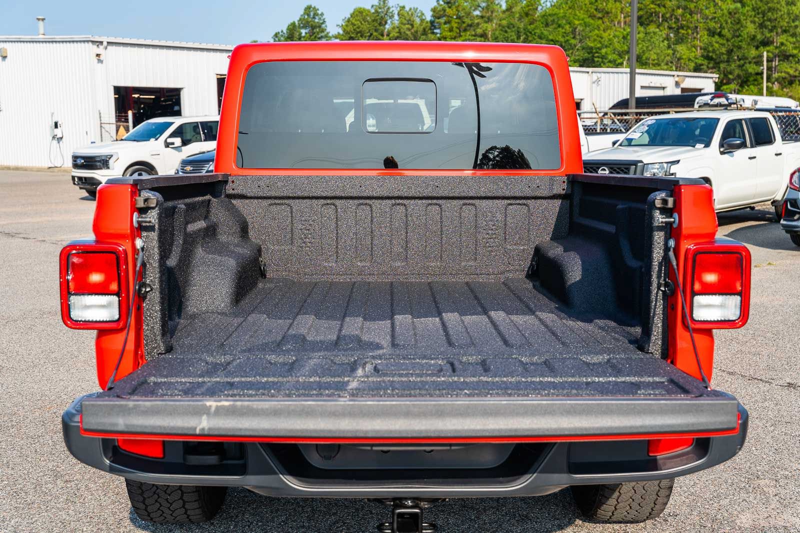 Used 2024 Jeep Gladiator Sport AWD/4WD image 18