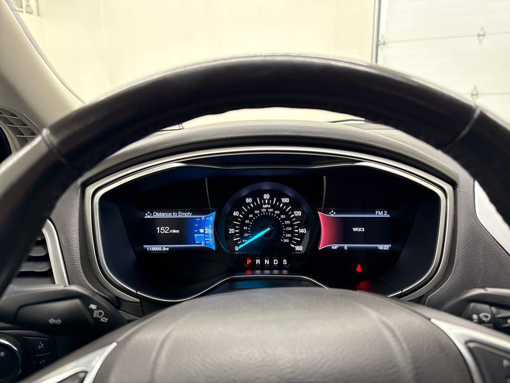 Used 2016 Ford Fusion SE FWD image 16