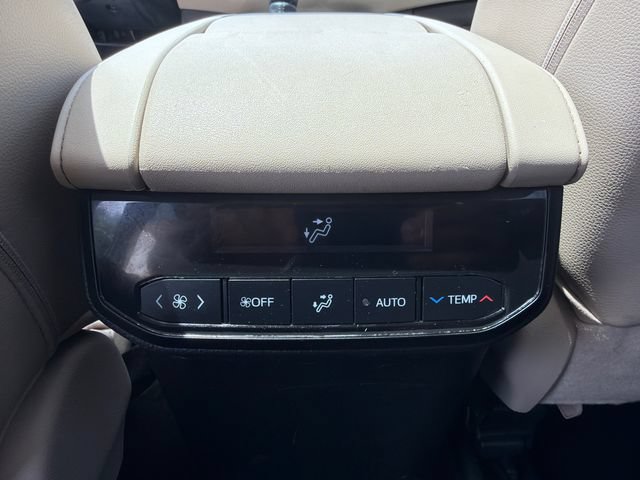 Used 2023 Toyota Highlander XLE AWD/4WD image 18