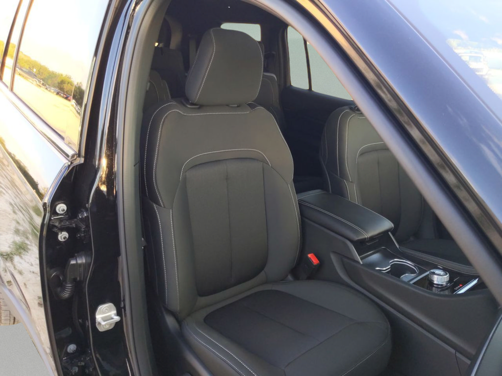 Used 2025 Jeep Grand Cherokee L Laredo w/ Luxury Tech Group I RWD image 35