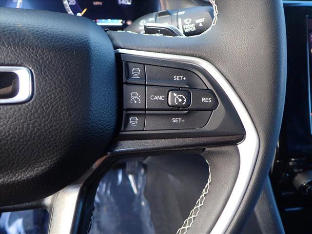 Used 2023 Jeep Grand Cherokee Laredo image 15