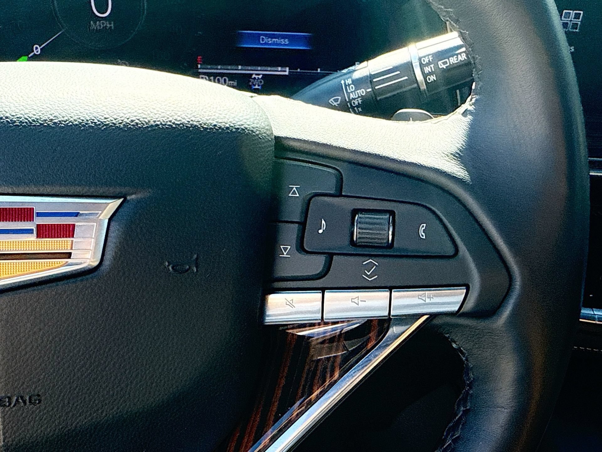Used 2024 Cadillac Escalade Luxury AWD/4WD image 34