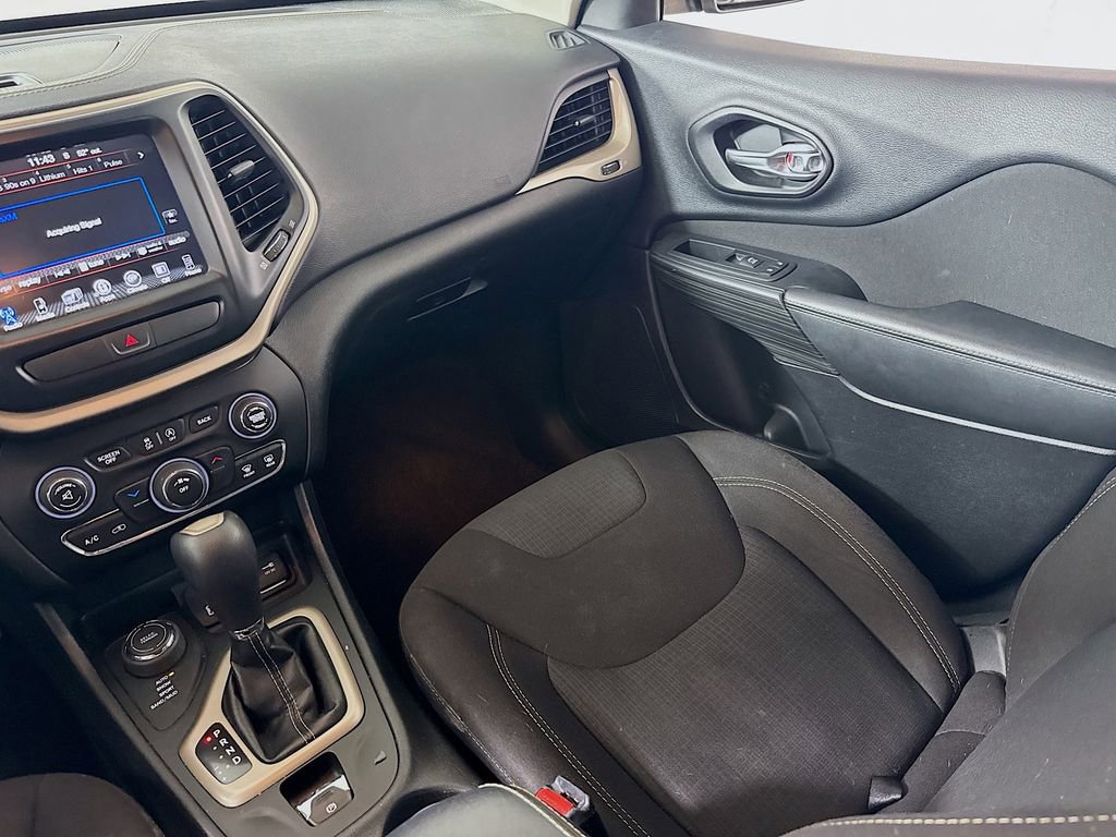 Used 2016 Jeep Cherokee Latitude w/ Cold Weather Group image 22