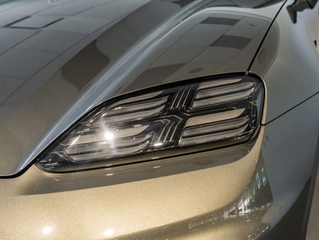 Certified 2024 Porsche Macan 4 Electric image 34