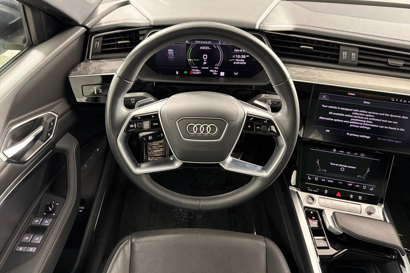 Used 2023 Audi e-tron Premium Plus w/ Premium Plus Package AWD/4WD image 13