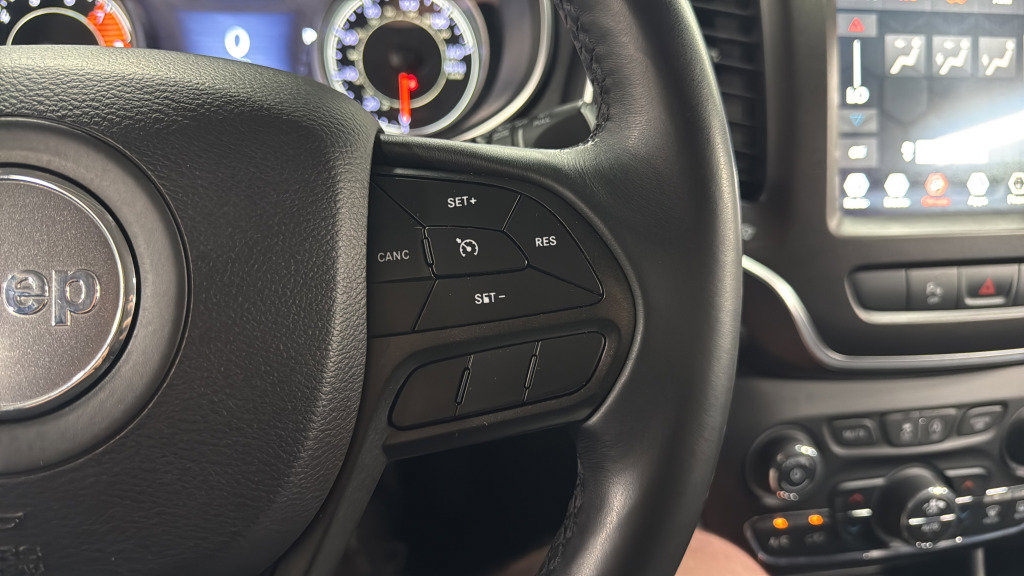 Used 2019 Jeep Cherokee Trailhawk AWD/4WD image 22