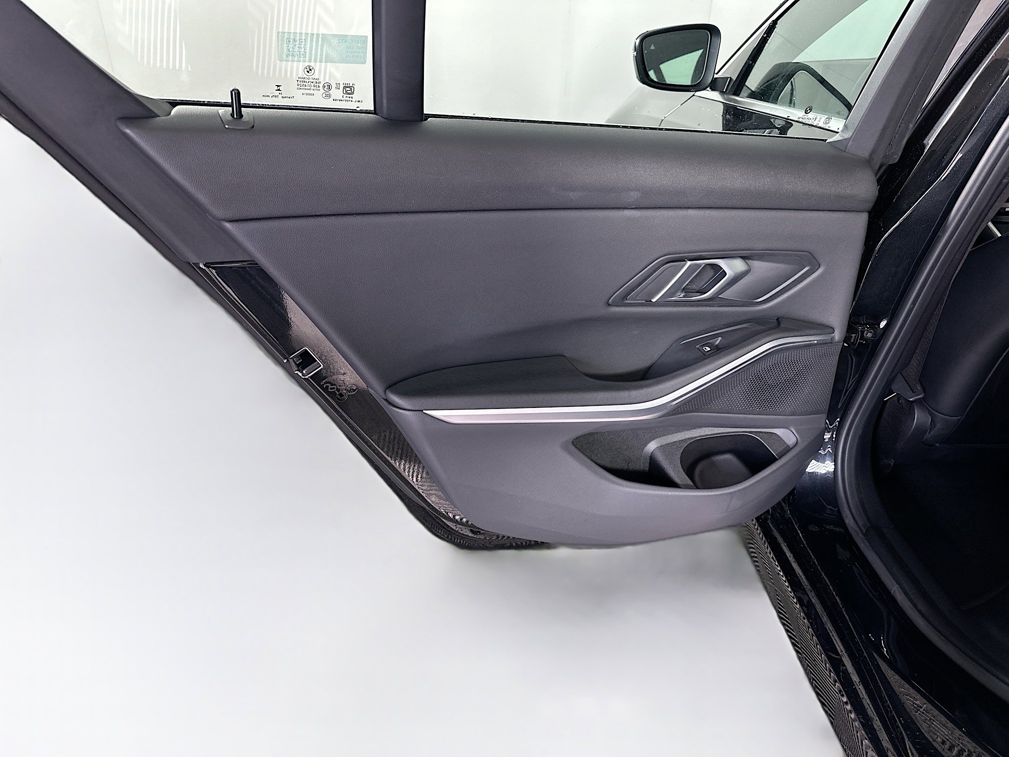 Used 2025 BMW 330i Sedan w/ Convenience Package image 28