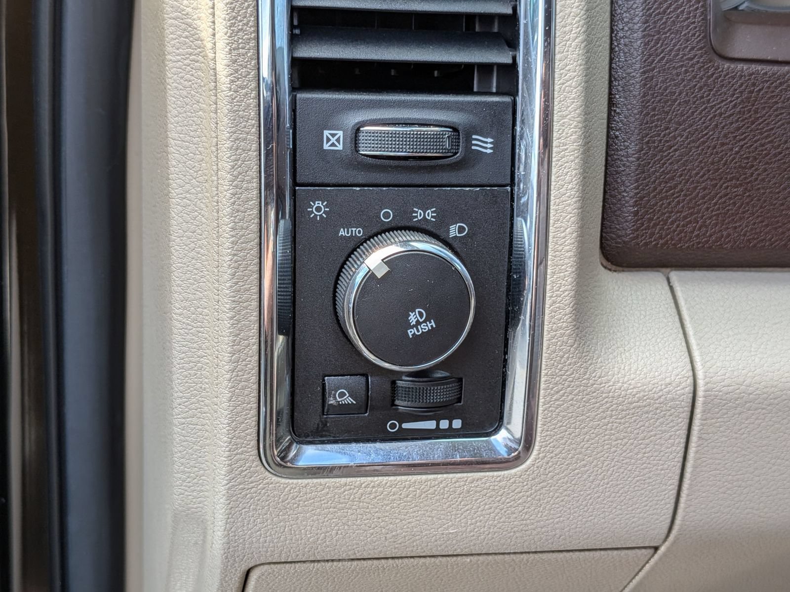Used 2013 RAM 1500 Laramie Longhorn w/ Convenience Group AWD/4WD image 17