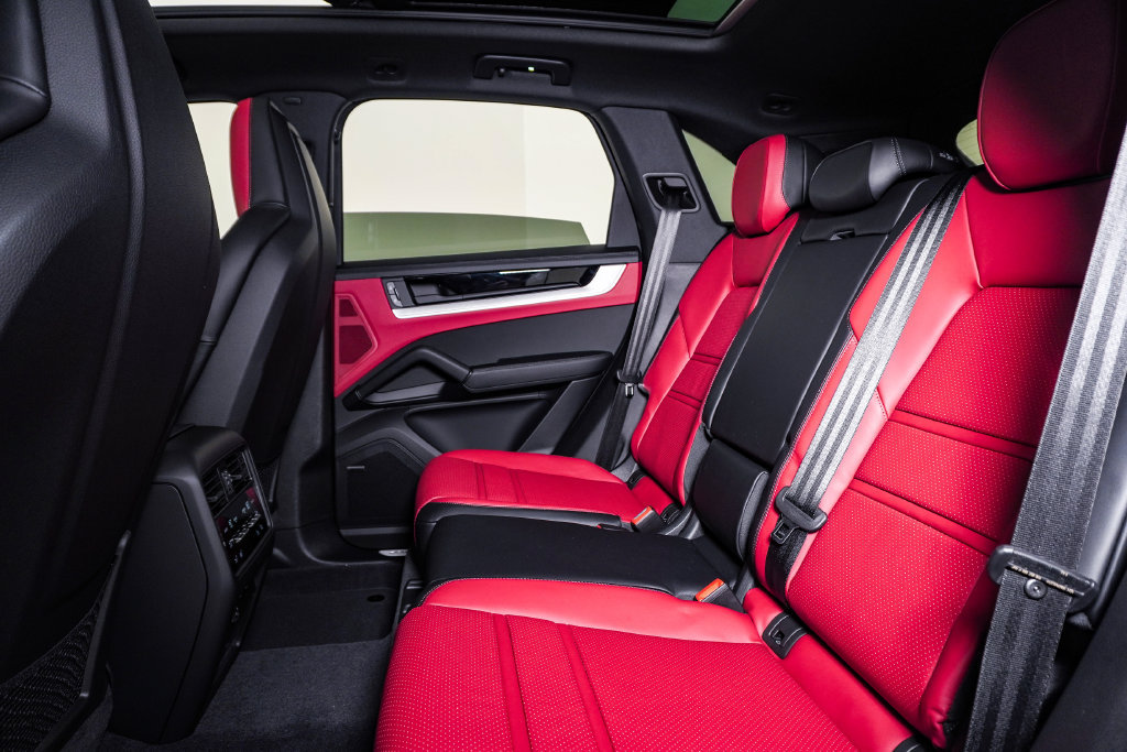 New 2026 Porsche Cayenne S AWD/4WD image 17