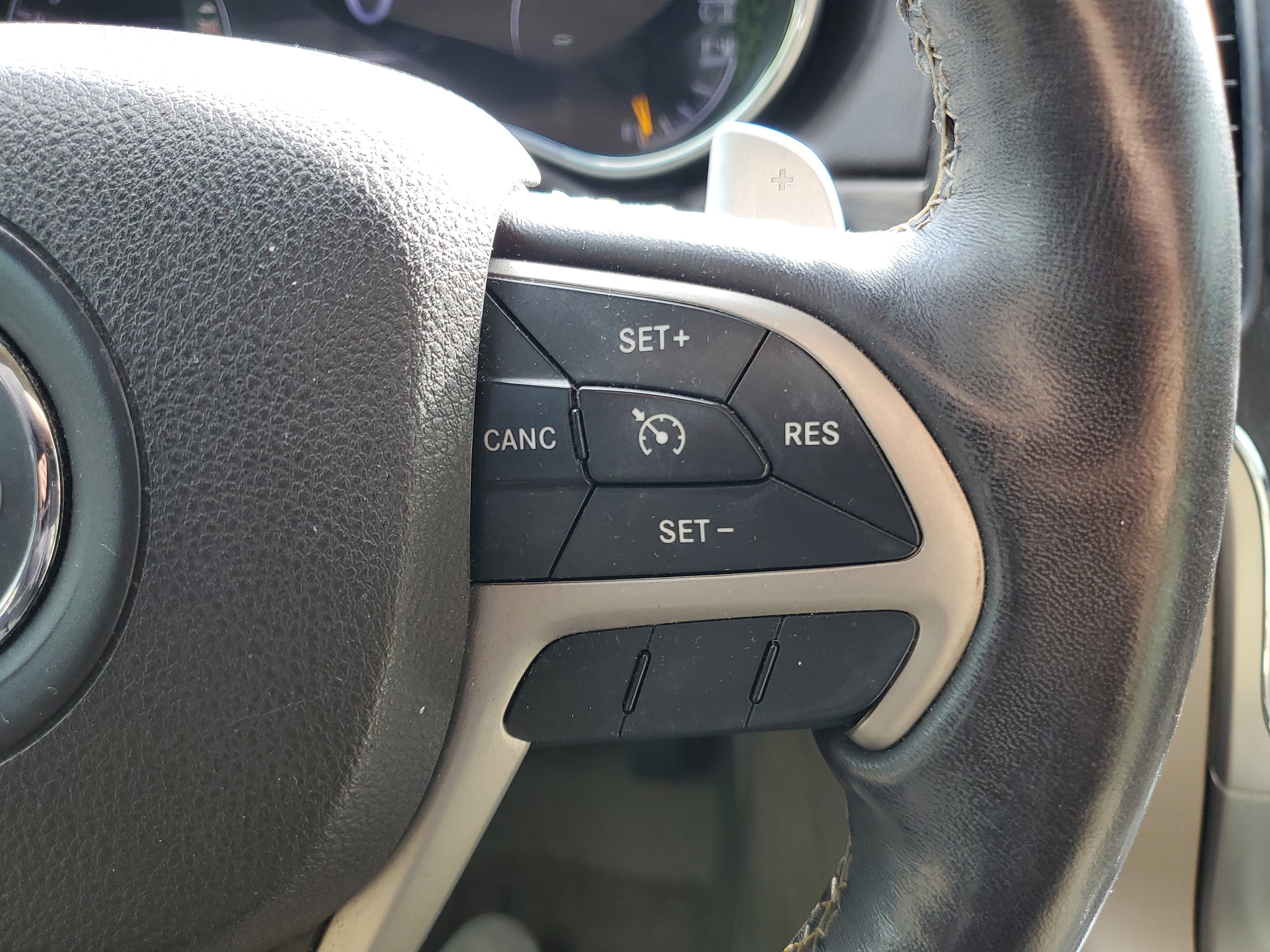 Used 2017 Jeep Grand Cherokee Overland image 30