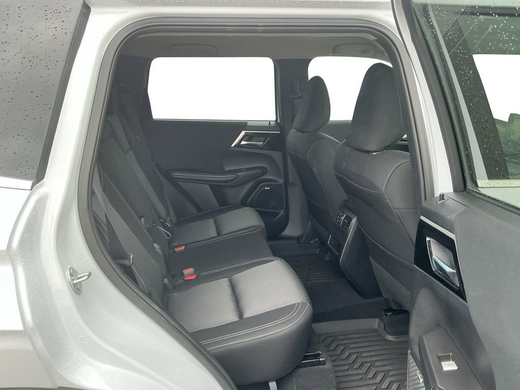 Used 2025 Mitsubishi Outlander ES image 18