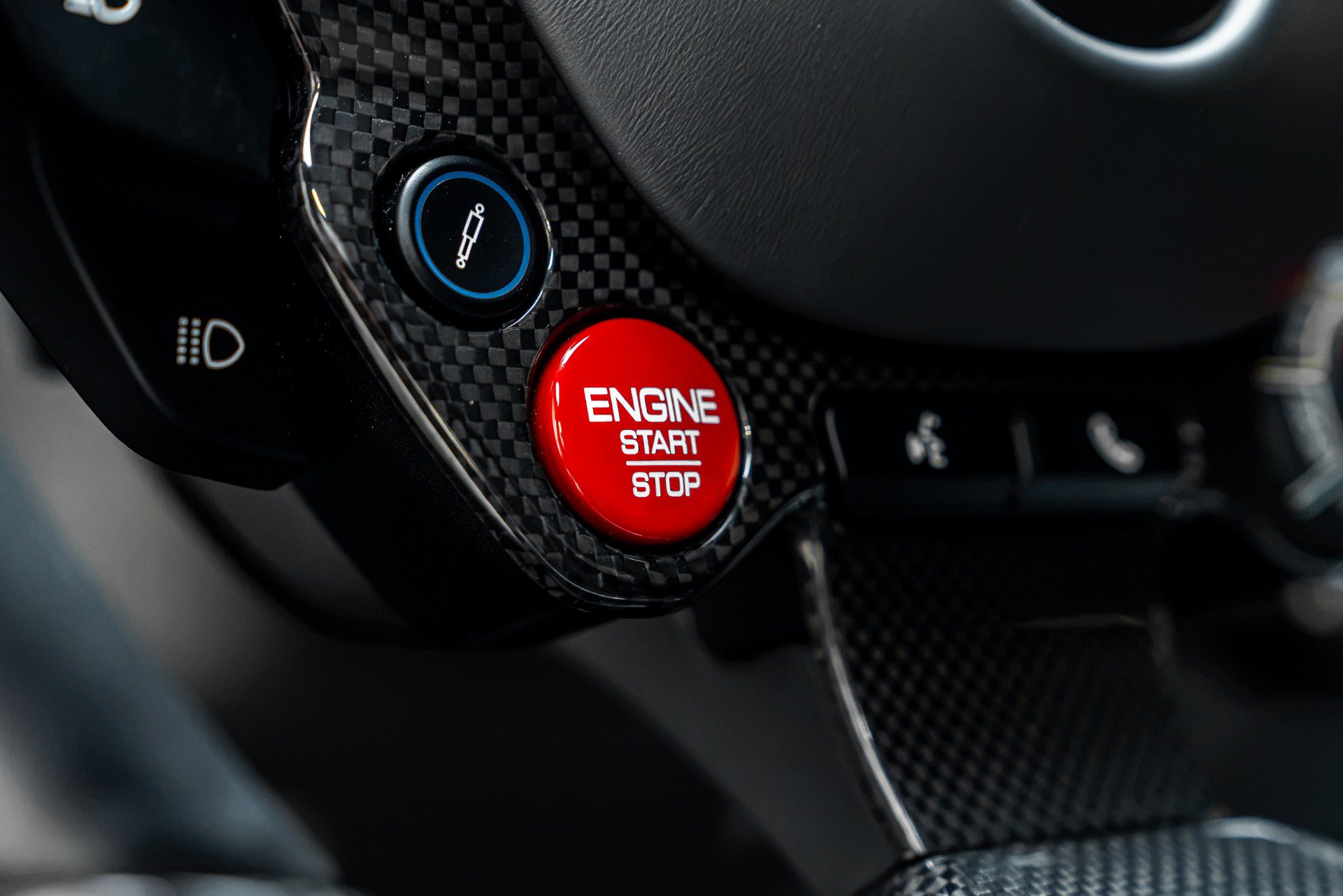 Used 2019 Ferrari 812 Superfast RWD image 37