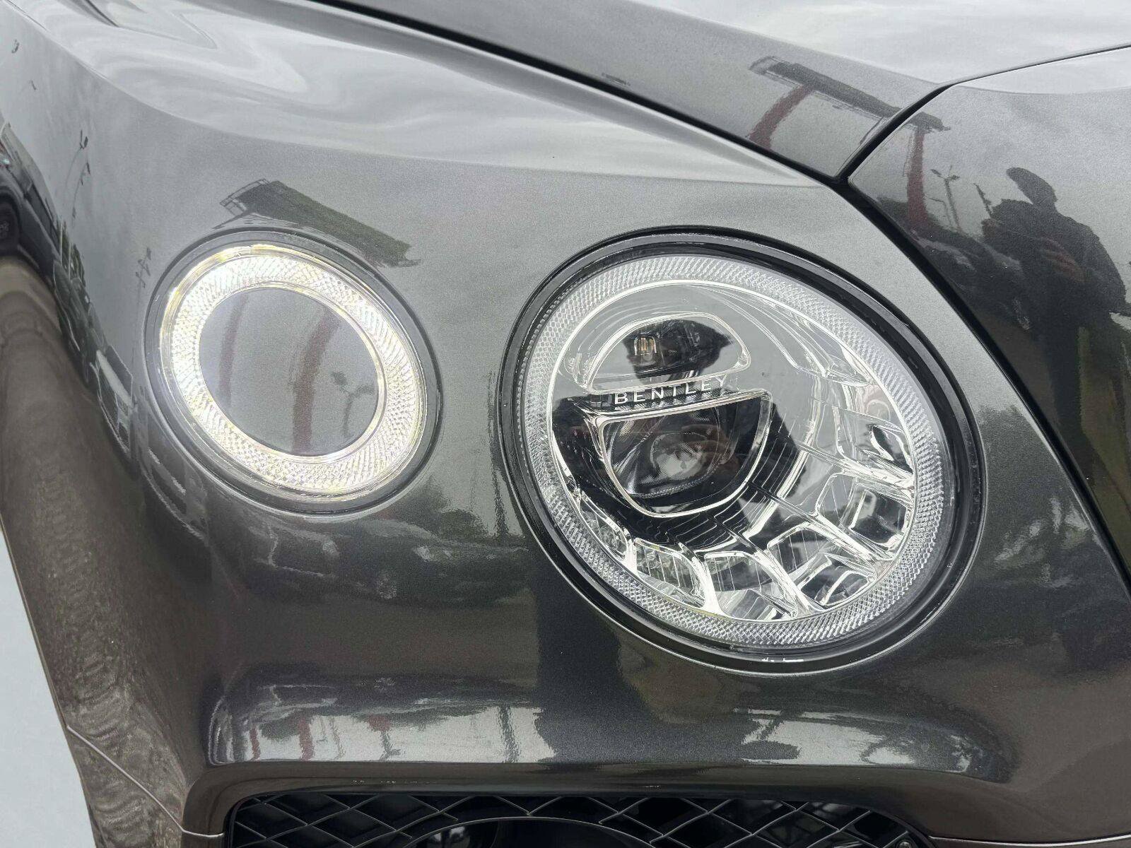 Used 2018 Bentley Bentayga AWD/4WD image 11