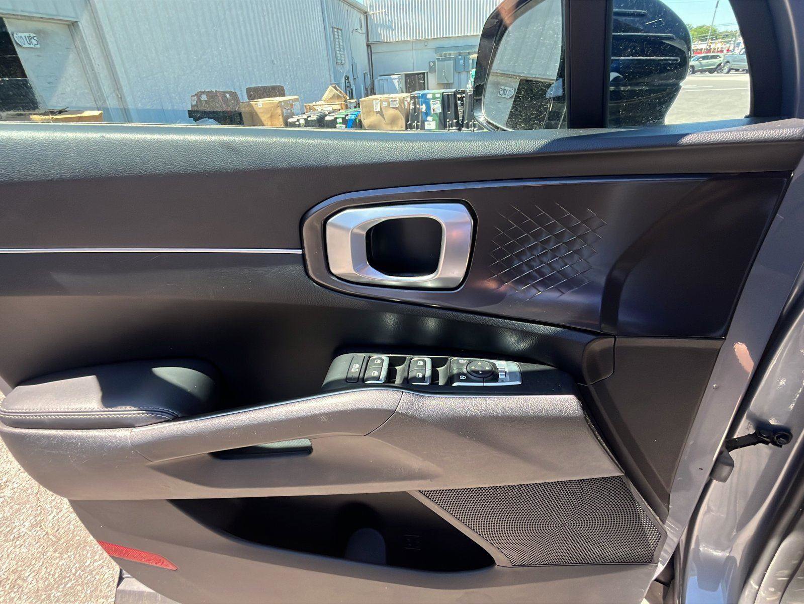 Used 2021 Kia Sorento S w/ Panoramic Sunroof Package FWD image 15