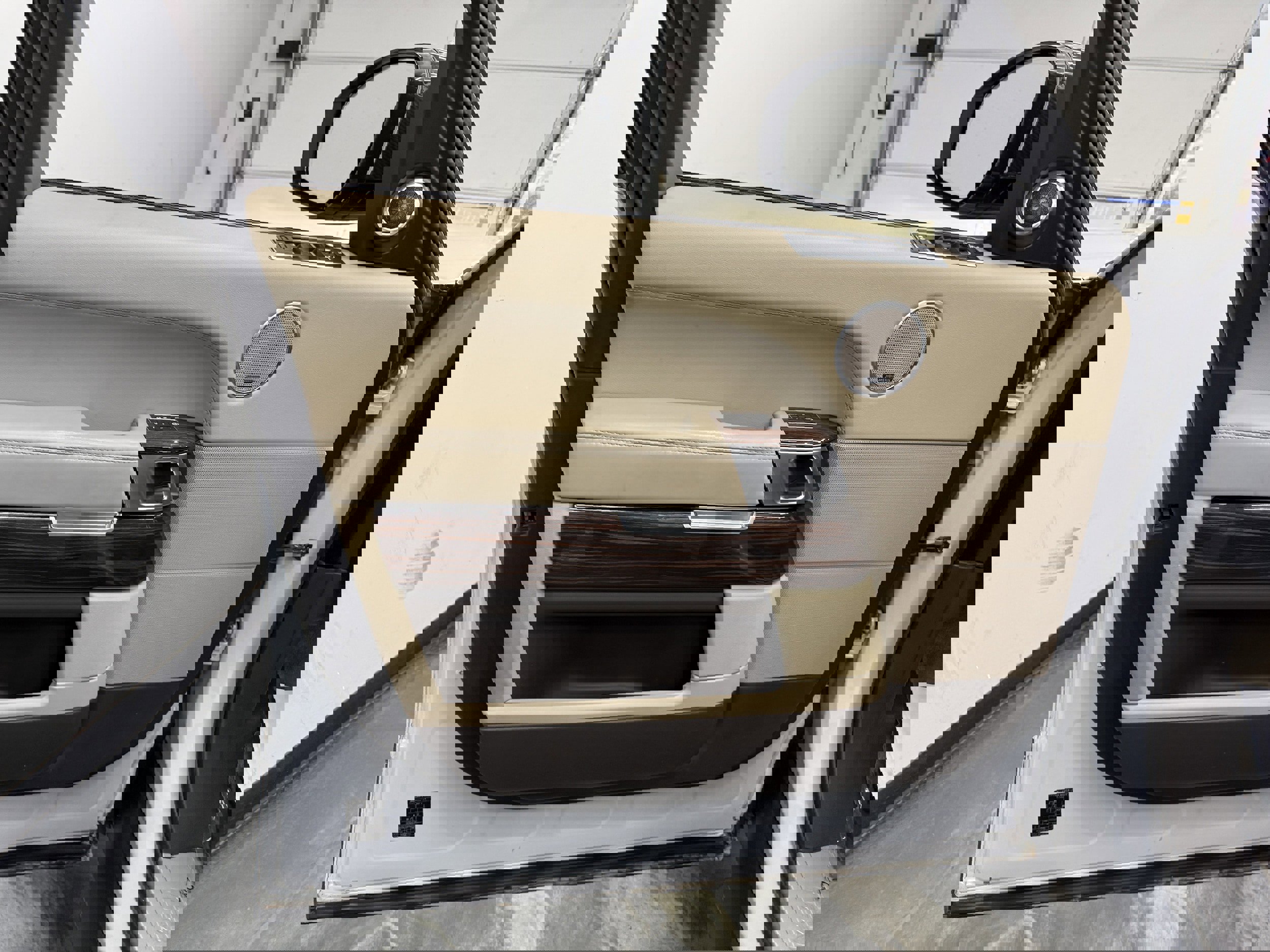 Used 2017 Land Rover Range Rover Supercharged image 9