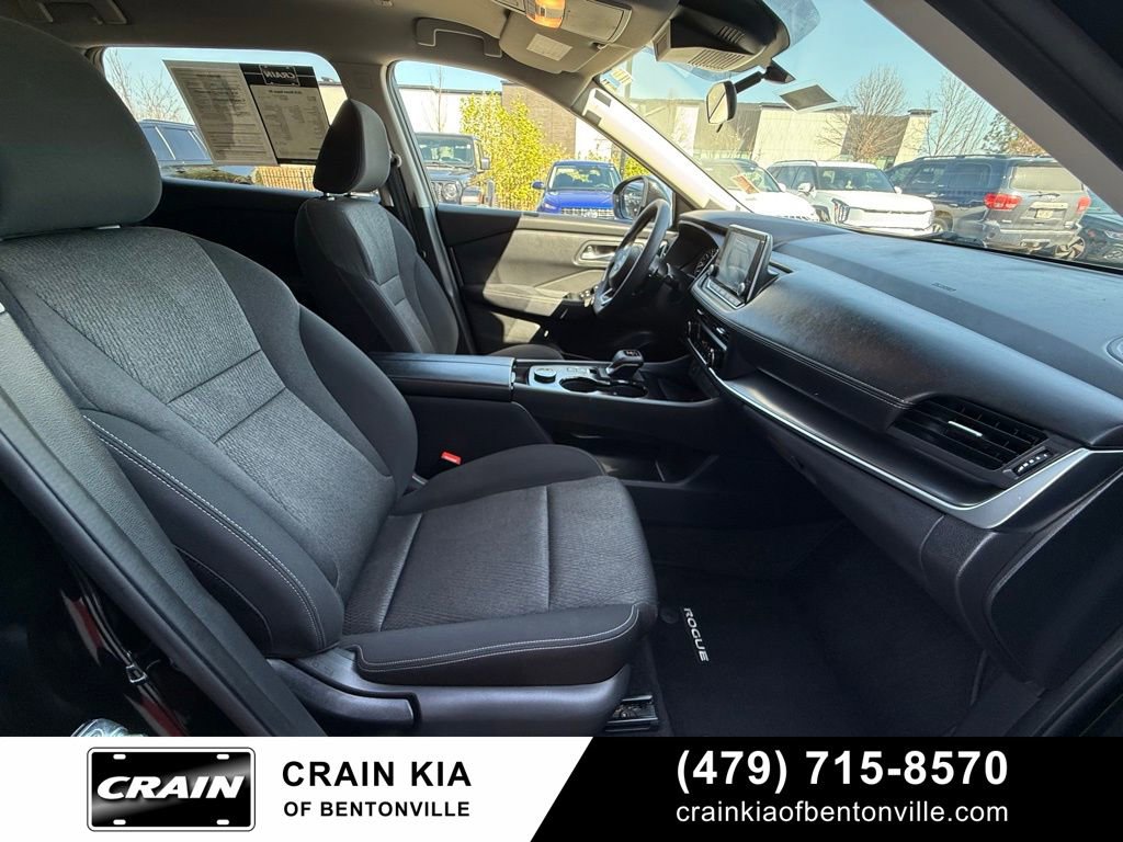 Used 2024 Nissan Rogue SV AWD/4WD image 32