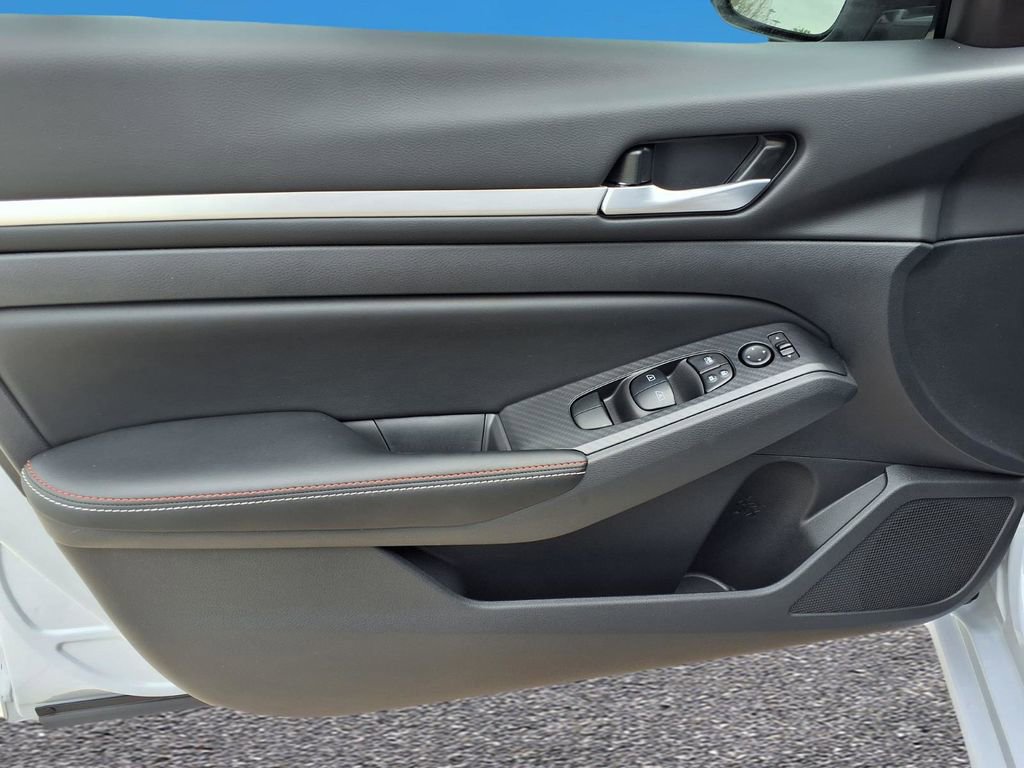 New 2026 Nissan Altima 2.5 SR w/ SR Premium Package FWD image 14