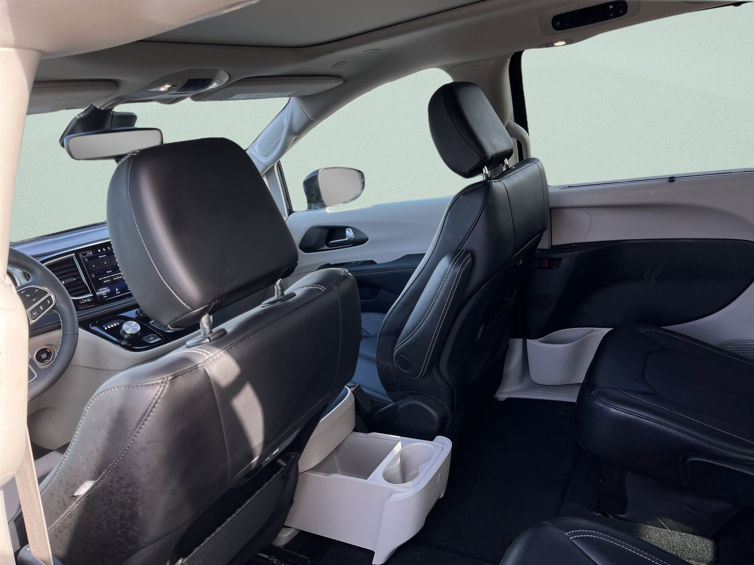 Used 2024 Chrysler Pacifica Touring-L image 24