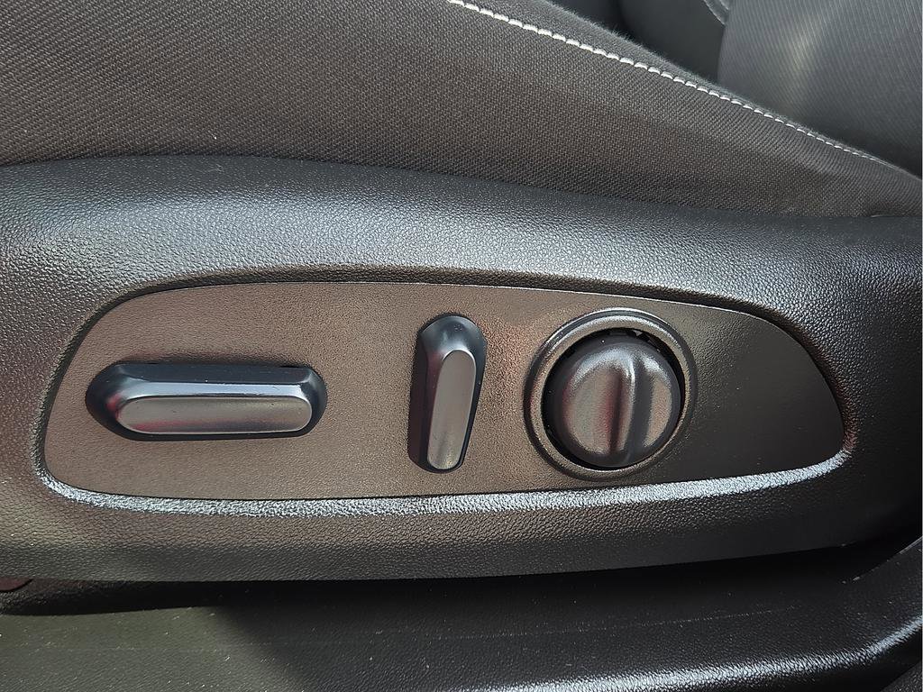 Used 2025 Chevrolet Blazer LT image 12