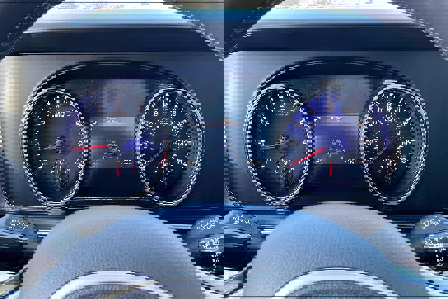 Used 2024 Kia Carnival LX image 20