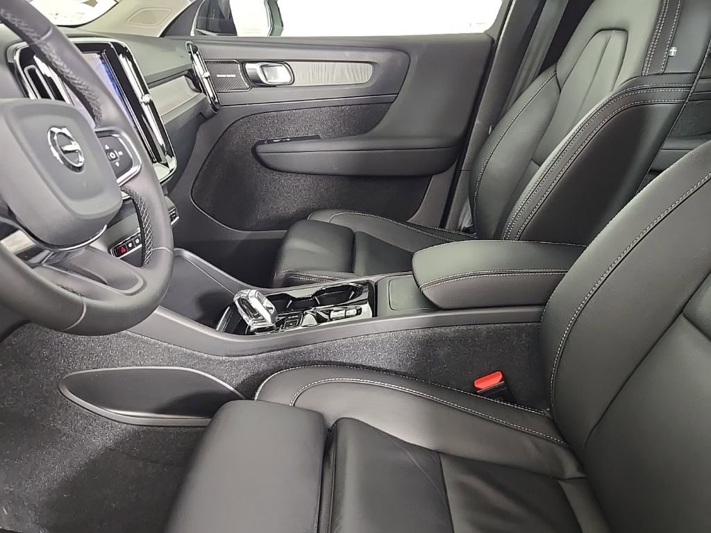 Certified 2024 Volvo XC40 B5 Ultimate w/ Climate Package image 19