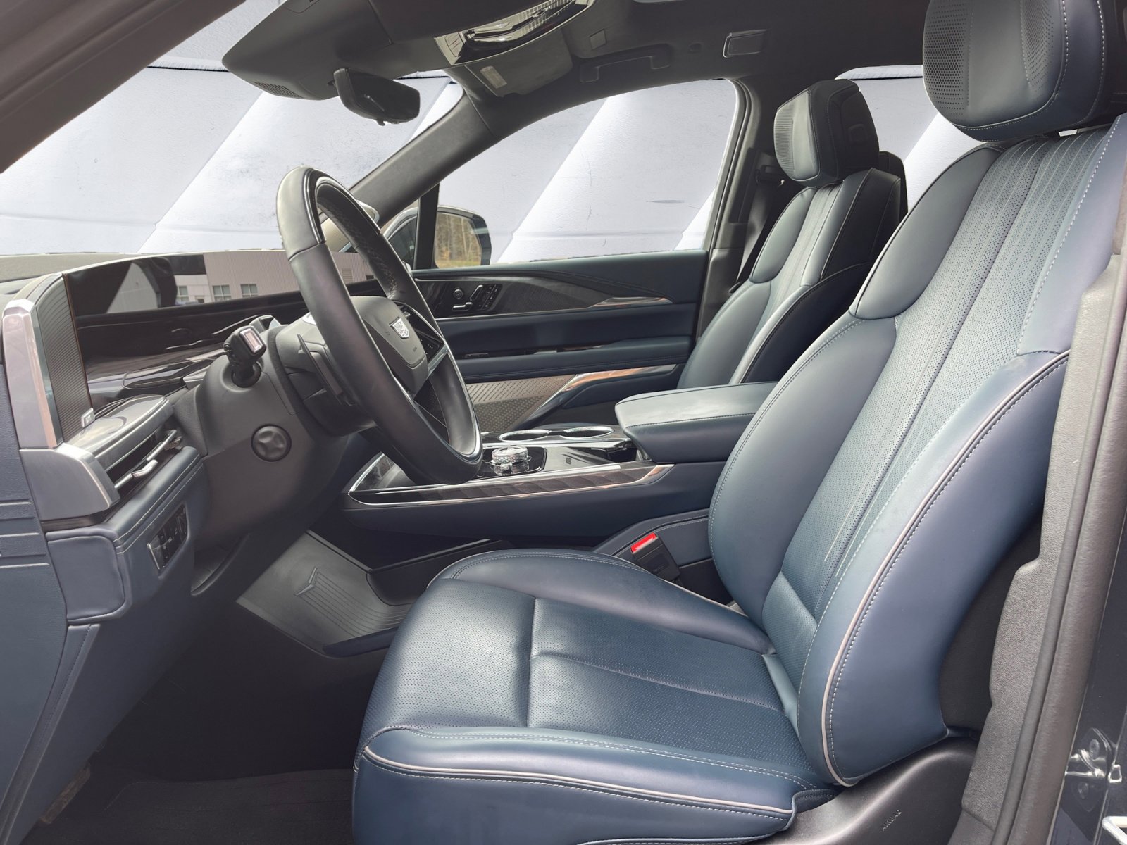 Certified 2025 Cadillac Escalade IQ Luxury 2 w/ LPO, Premium Carpet Package image 10