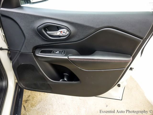 Used 2019 Jeep Cherokee Trailhawk image 23