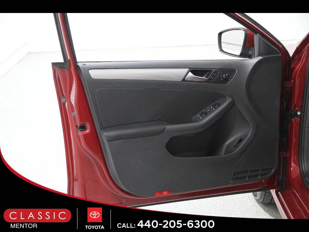 Used 2017 Volkswagen Jetta S image 4