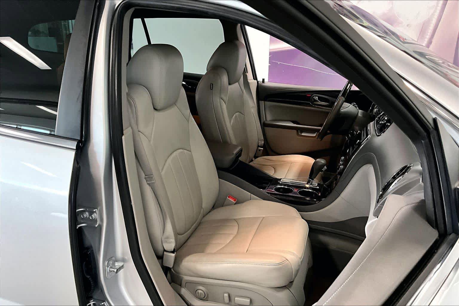 Used 2015 Buick Enclave Leather FWD image 11