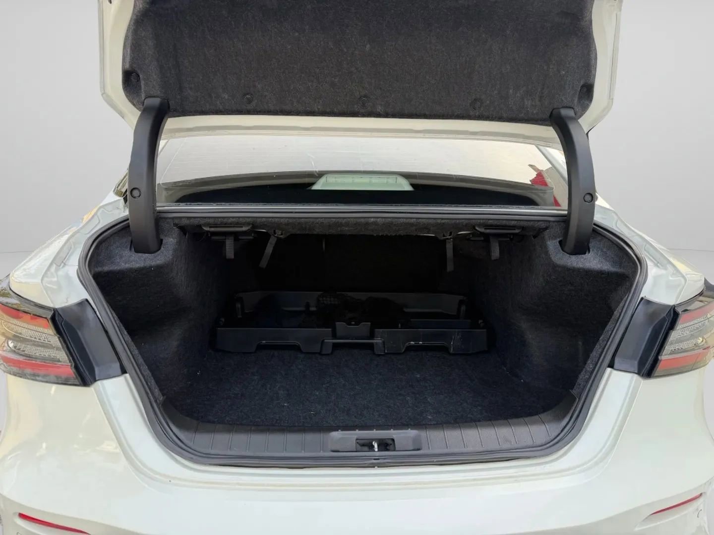Used 2022 Nissan Maxima Platinum w/ Sport Mat Group image 15