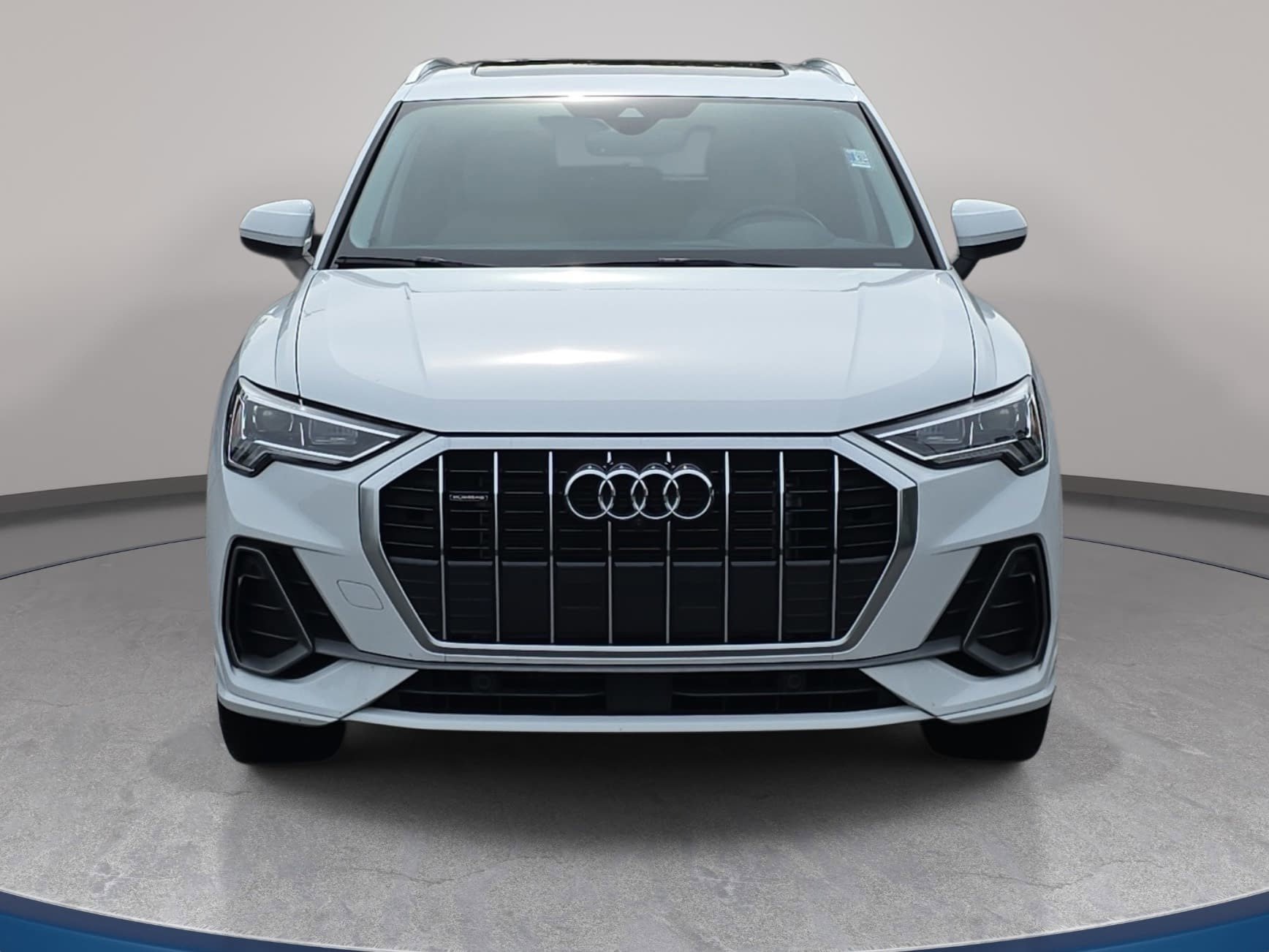 Used 2024 Audi Q3 2.0T Premium Plus w/ Premium Plus Package AWD/4WD image 2