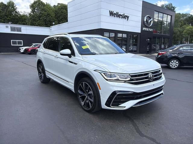Used 2024 Volkswagen Tiguan SEL R-Line AWD/4WD image 2