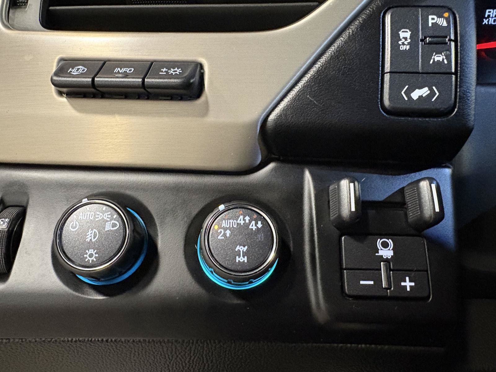 Used 2018 GMC Yukon Denali AWD/4WD image 16