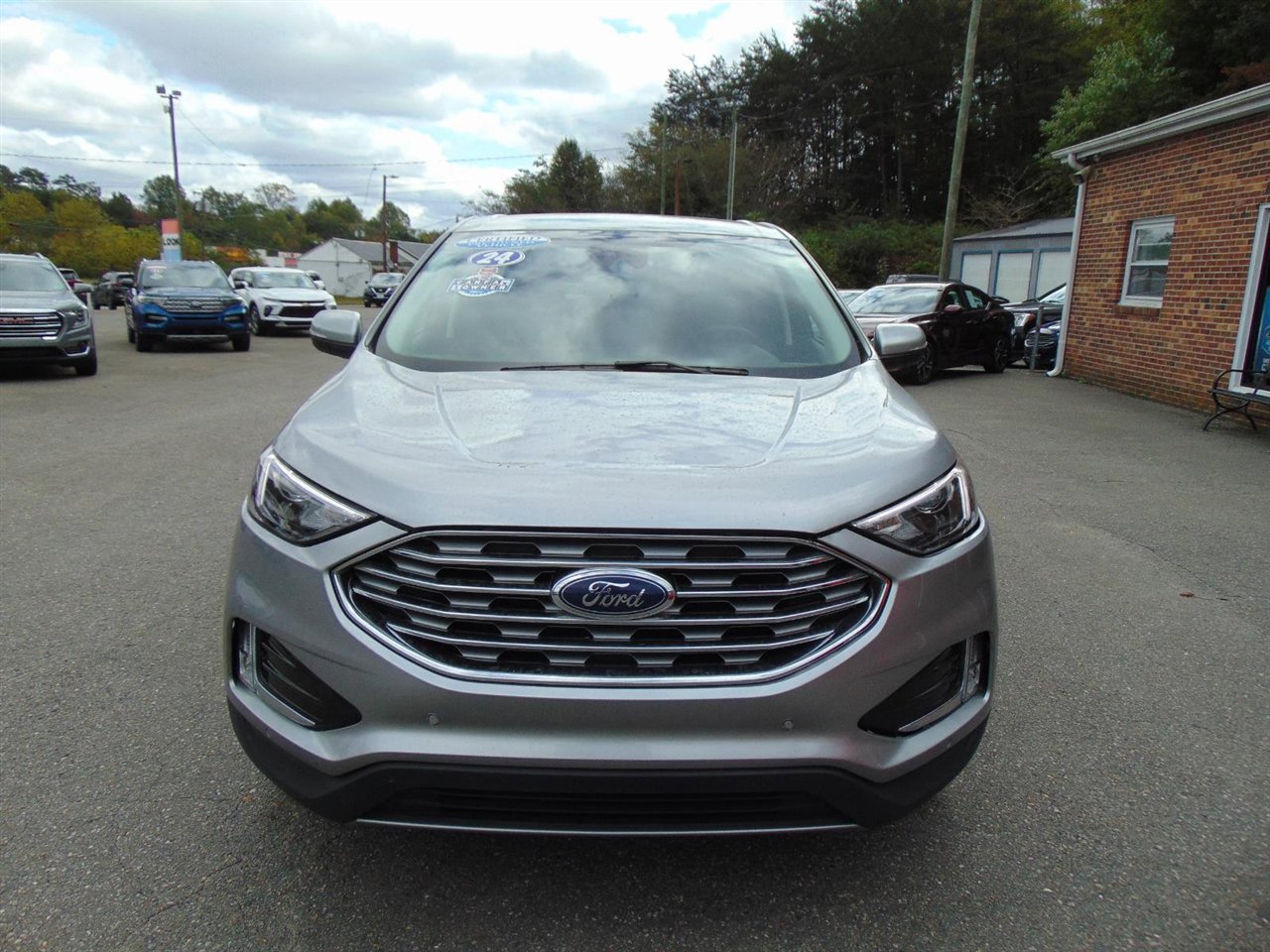 Used 2024 Ford Edge Titanium image 2